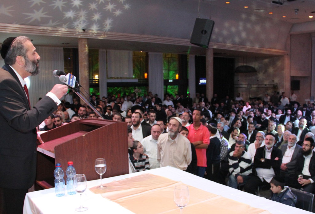 כנס בחירות ראשון בש"ס: תומך דרעי נזרק מהאולם