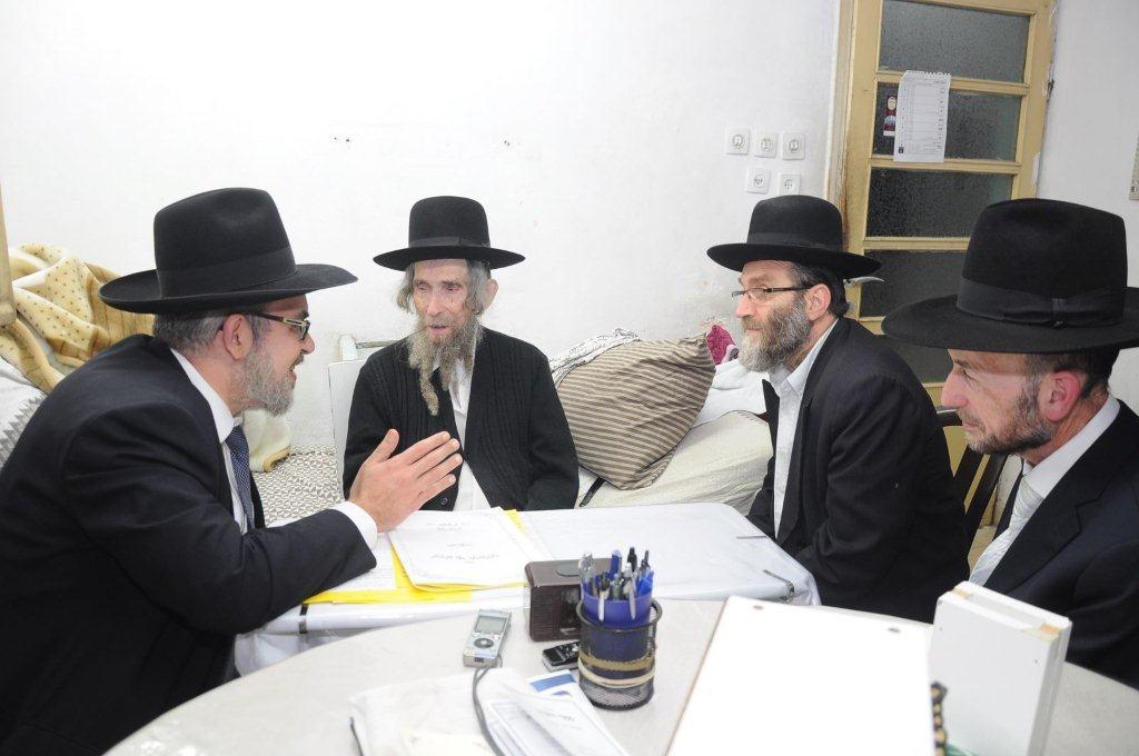 "השלישייה" של 'דגל התורה' התכנסה בבית הרב שטיינמן