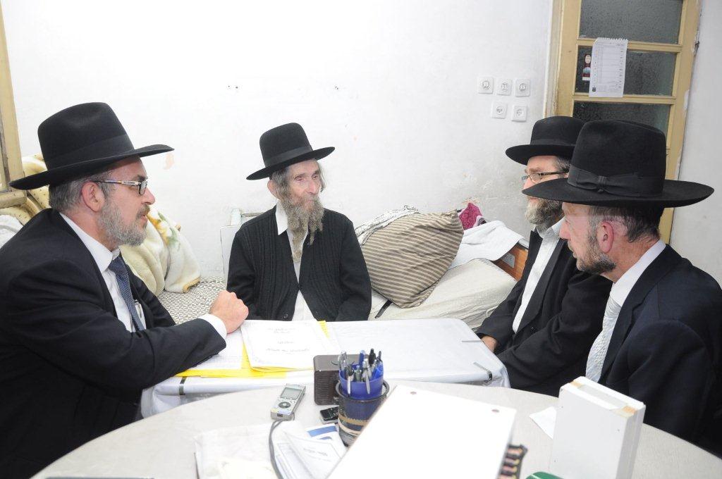 "השלישייה" של 'דגל התורה' התכנסה בבית הרב שטיינמן