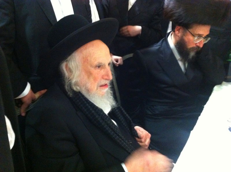 הגר"ש אויערבך בחתונה בב"ב, אמש.