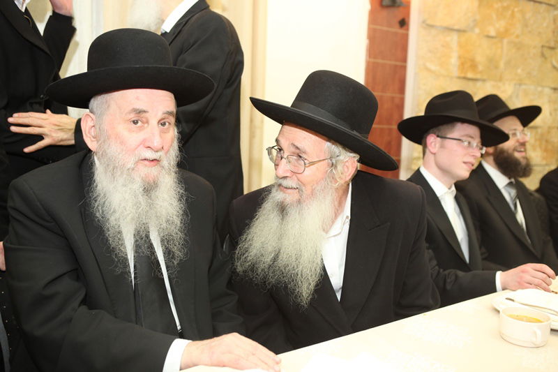 הרב משה דוד לפקוביץ עם הרב קרלנשטיין