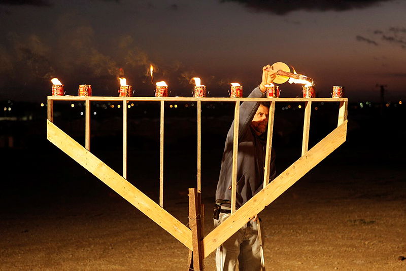 חנוכיות? בחיפה מעדיפים עצי אשוח