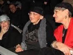 נפטרה האמא של הנשים הסרוגות