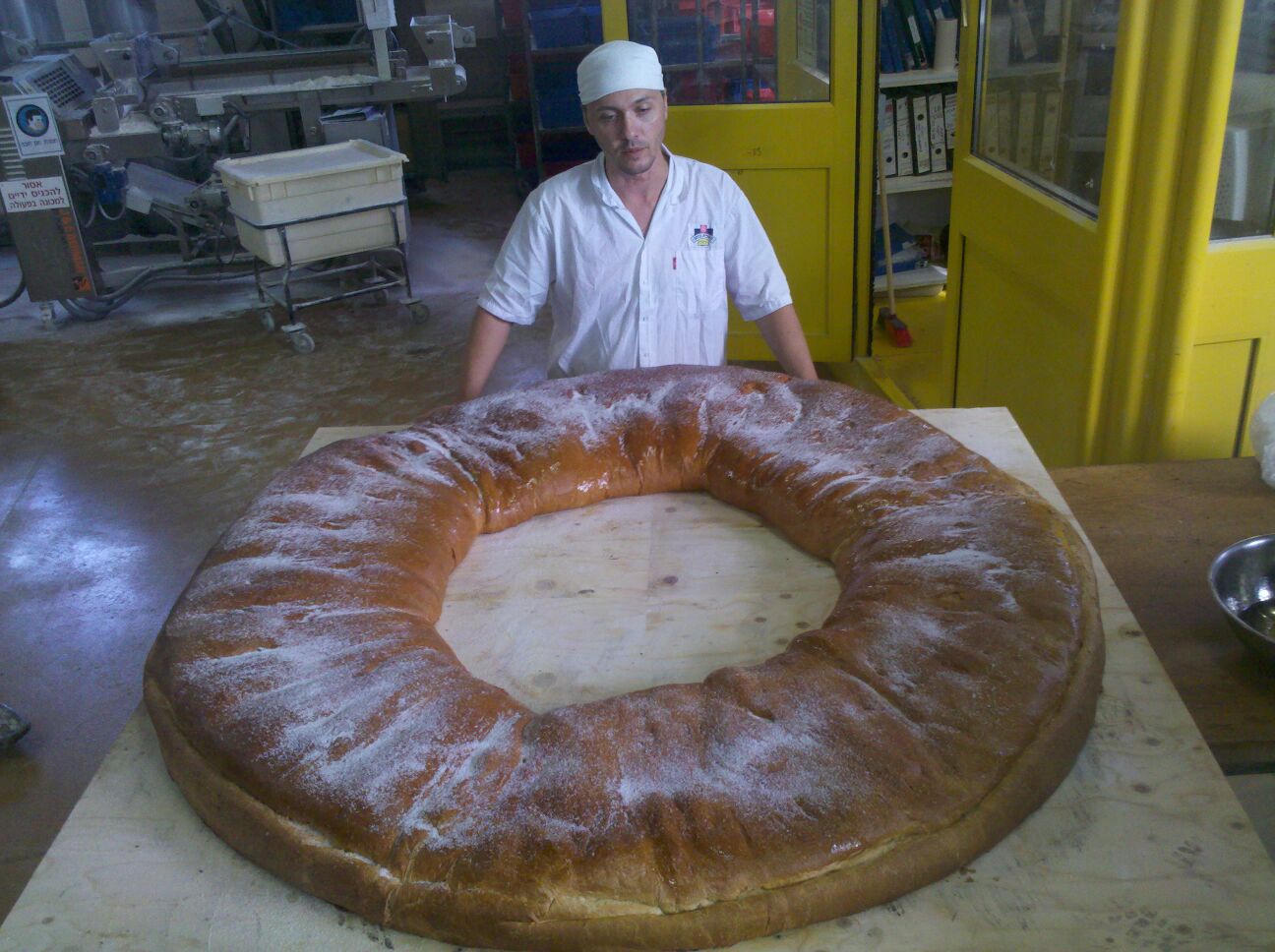 הסופגנייה יוצאת ממאפיית ברמן בירושלים