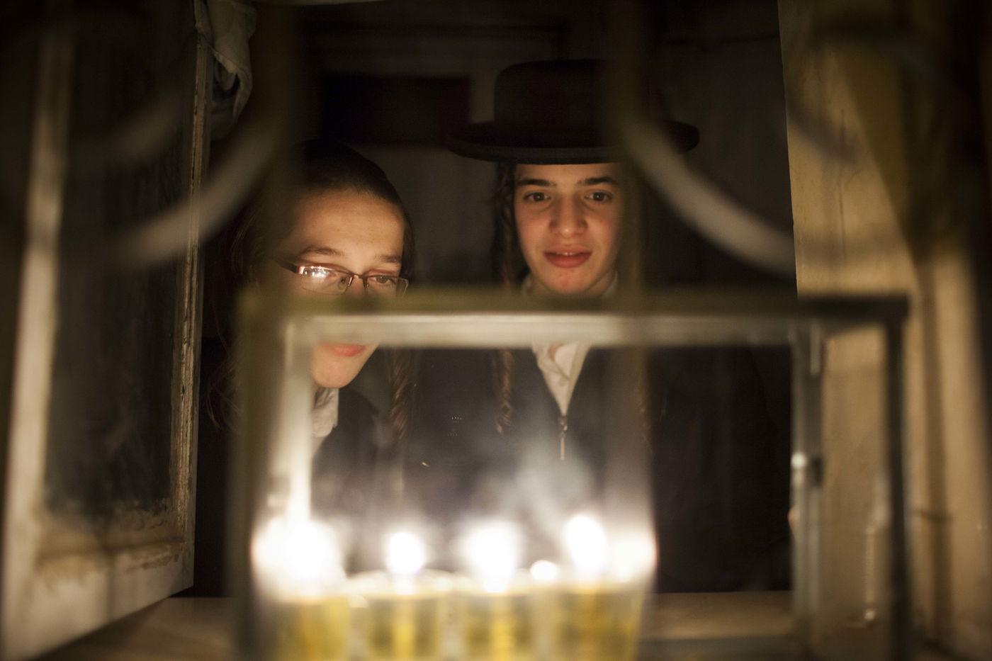 נר שלישי של חנוכה - במאה שערים ובכותל המערבי