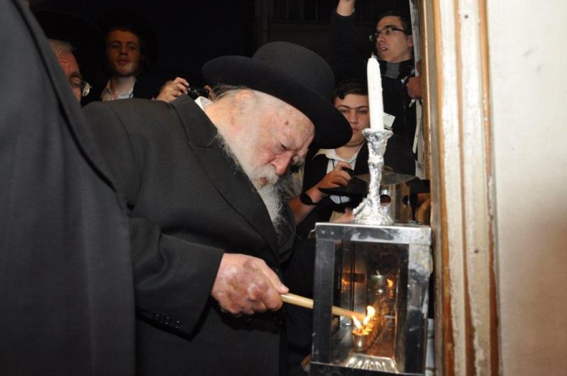 קֹדֶשׁ הֵם • נרות חנוכה עם גדולי ישראל, תיעוד מיוחד