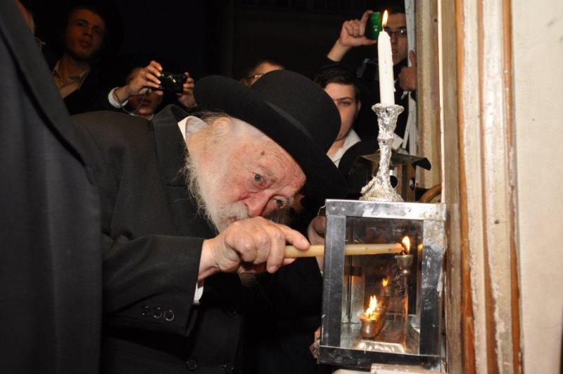 קֹדֶשׁ הֵם • נרות חנוכה עם גדולי ישראל, תיעוד מיוחד