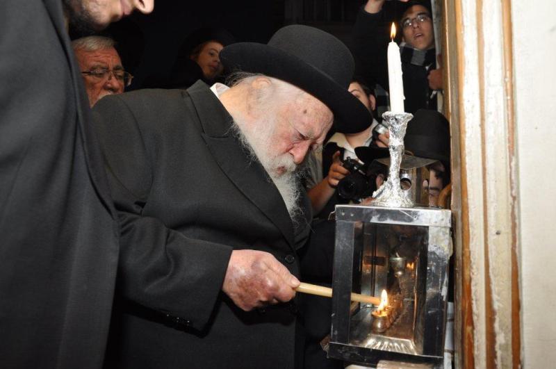 קֹדֶשׁ הֵם • נרות חנוכה עם גדולי ישראל, תיעוד מיוחד