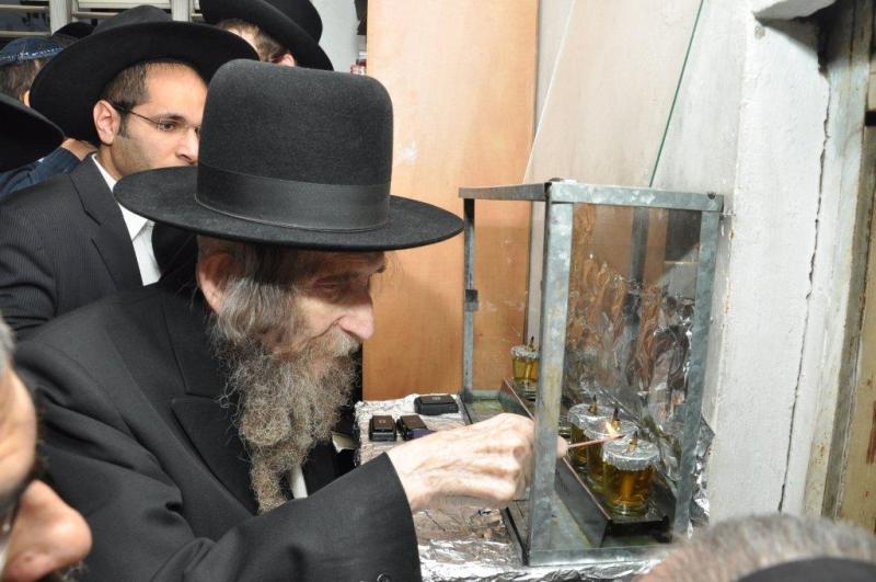 קֹדֶשׁ הֵם • נרות חנוכה עם גדולי ישראל, תיעוד מיוחד