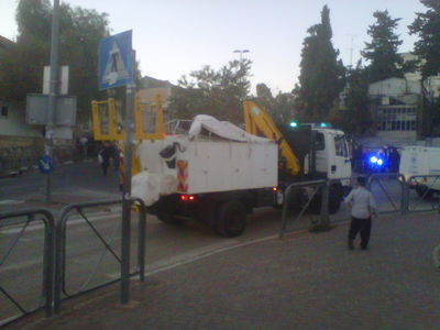 י-ם: פגזים עתיקים אותרו סמוך ל'מיר'