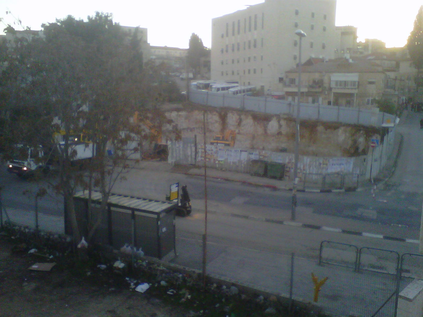 י-ם: פגזים עתיקים אותרו סמוך ל'מיר'