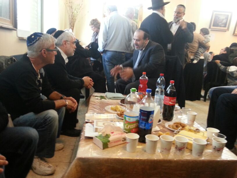 צפו: מנחמים את הרב שלמה בניזרי