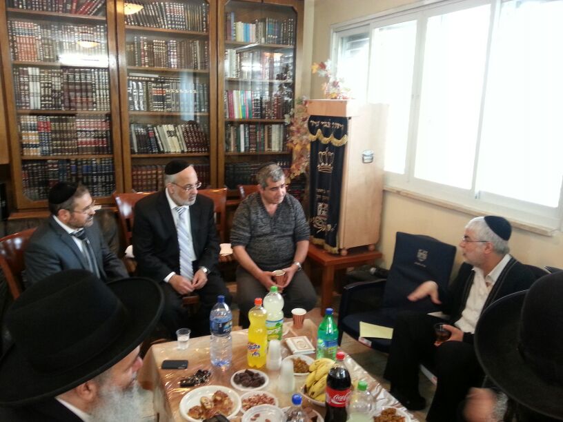 צפו: מנחמים את הרב שלמה בניזרי