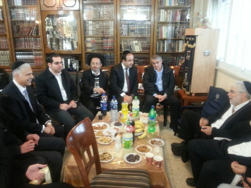 צפו: מנחמים את הרב שלמה בניזרי