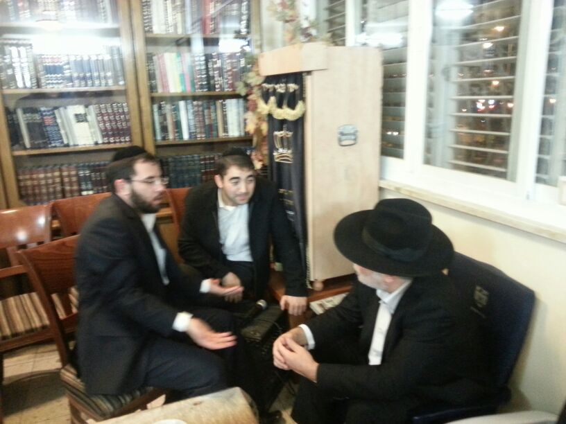 צפו: מנחמים את הרב שלמה בניזרי