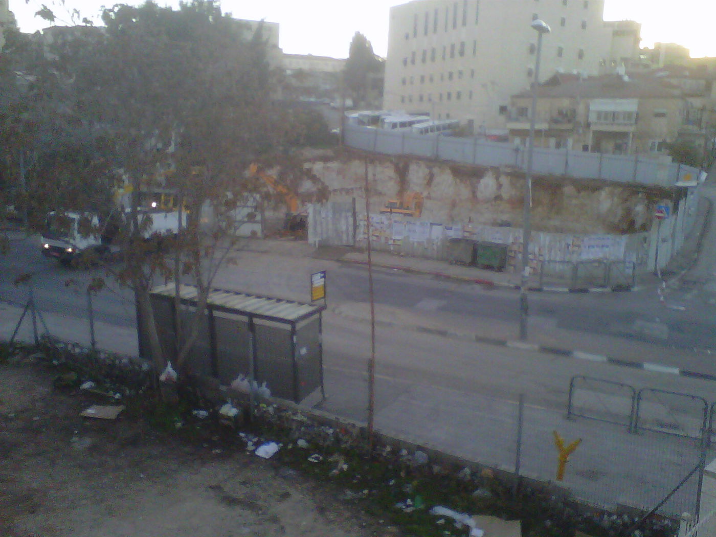 י-ם: פגזים עתיקים אותרו סמוך ל'מיר'