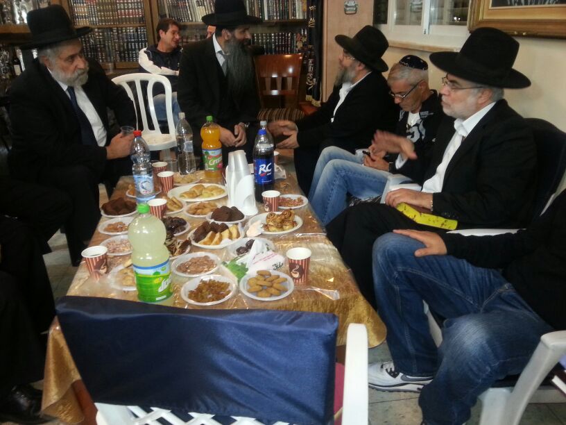 צפו: מנחמים את הרב שלמה בניזרי