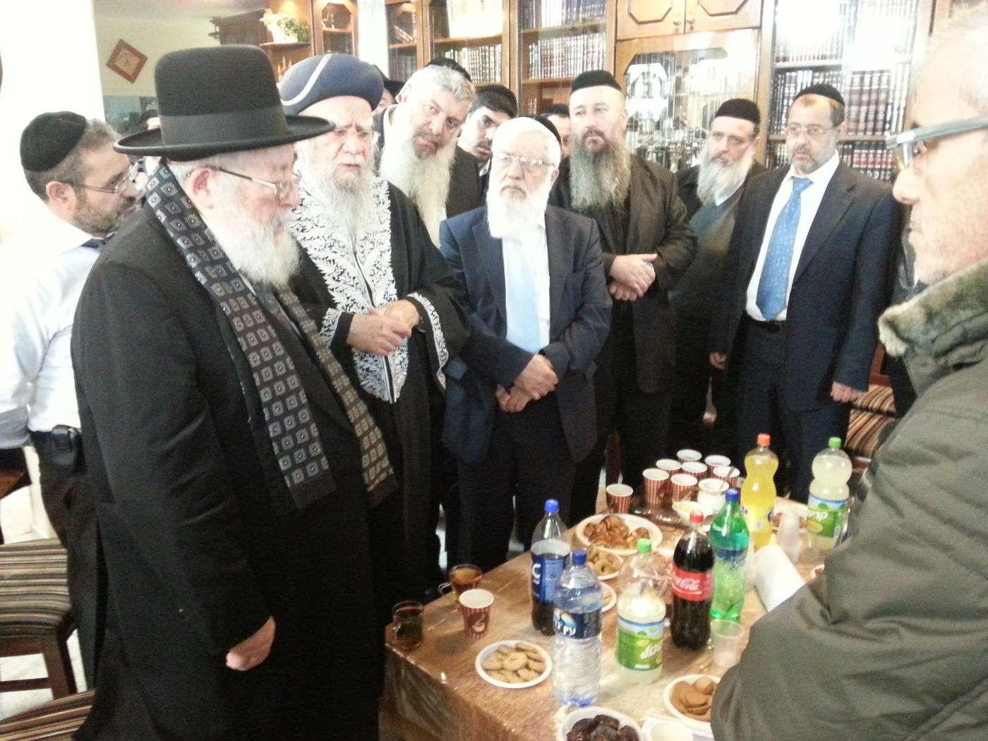 צפו: מנחמים את הרב שלמה בניזרי