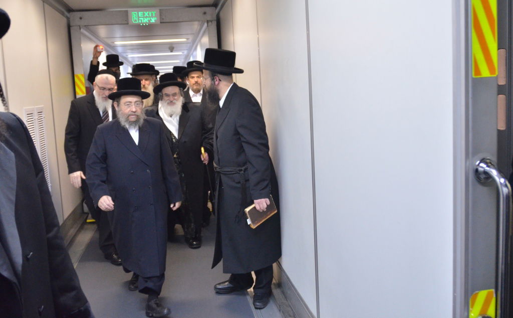 חנוכה בויז'ניץ: האדמו"ר יצא לביקור בויליאמסבורג