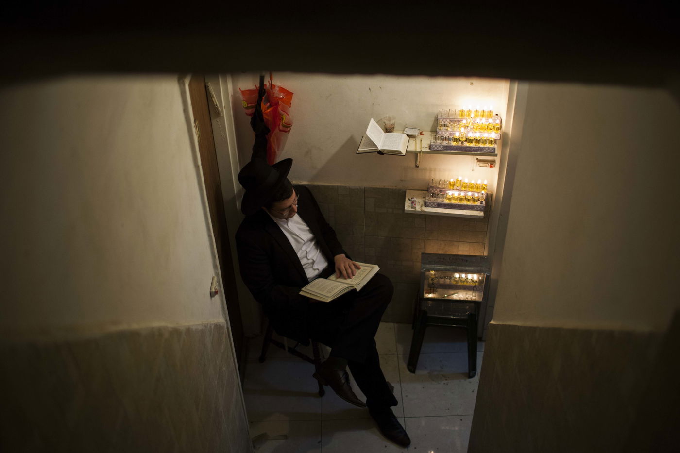 תיעוד מרהיב: נר חמישי של חנוכה בירושלים