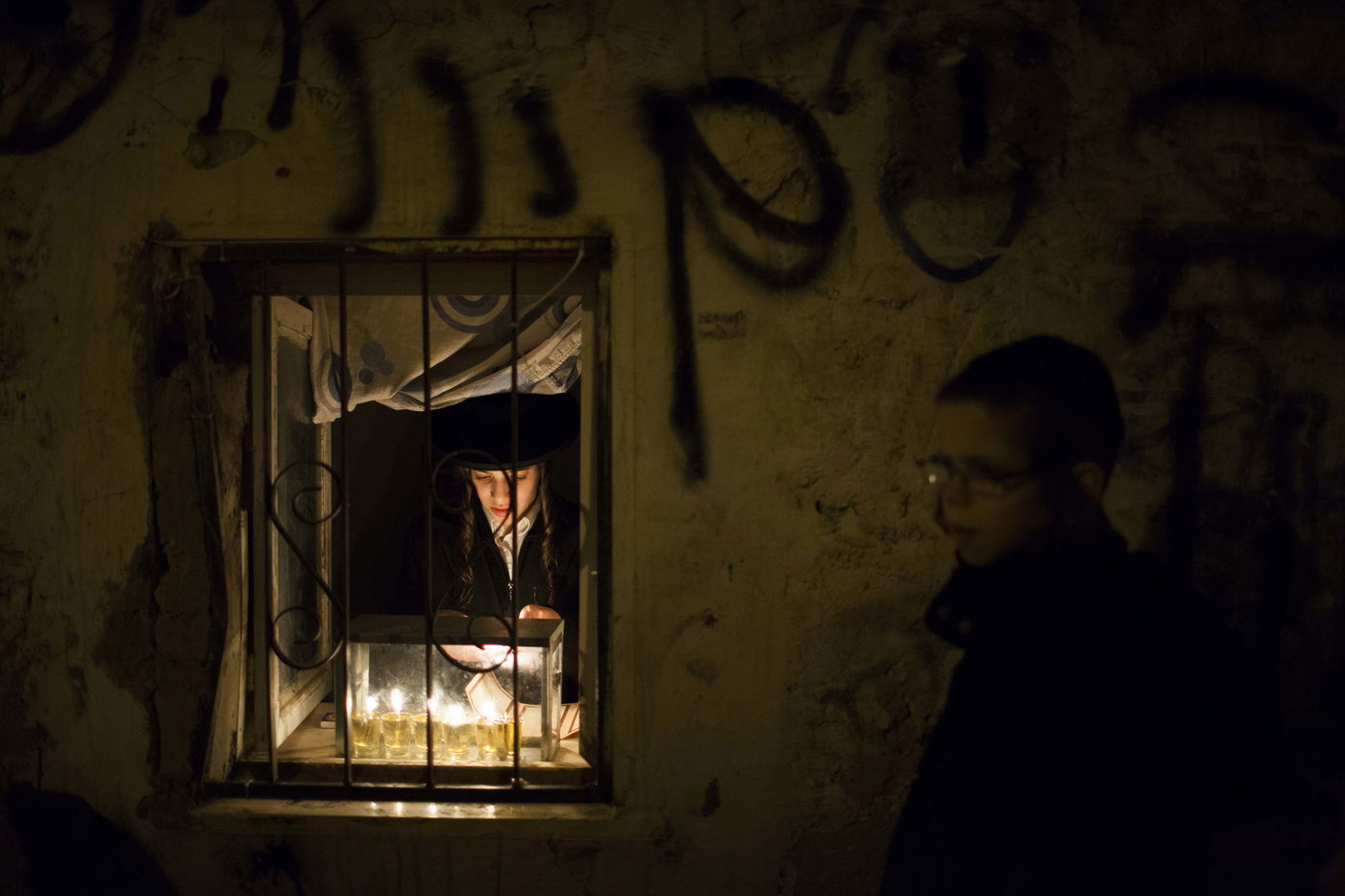 תיעוד מרהיב: נר חמישי של חנוכה בירושלים