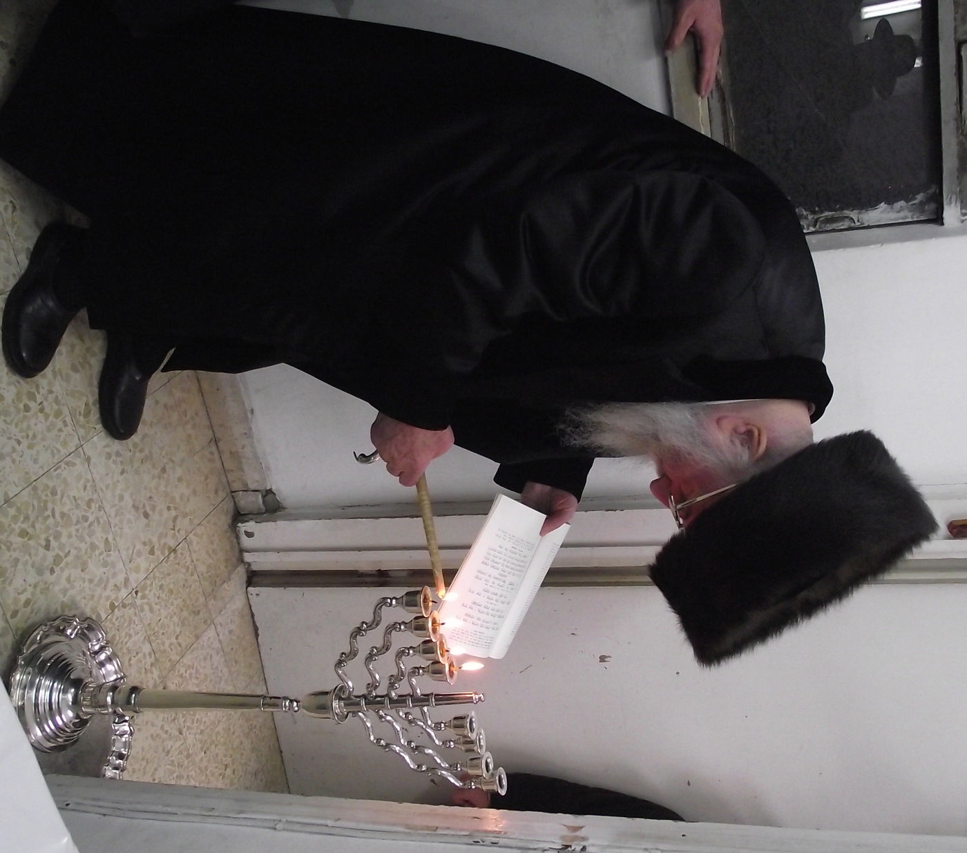 תיעוד: הדלקת נרות וטיש חנוכה בספינקא בני ברק