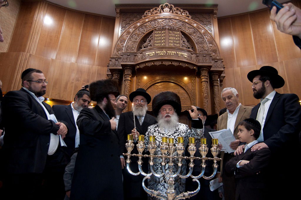 תיעוד: מעמד 'פרסומי ניסא' והדלקת נרות במישקולץ