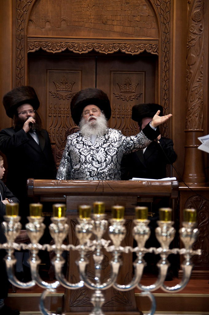 תיעוד: מעמד 'פרסומי ניסא' והדלקת נרות במישקולץ