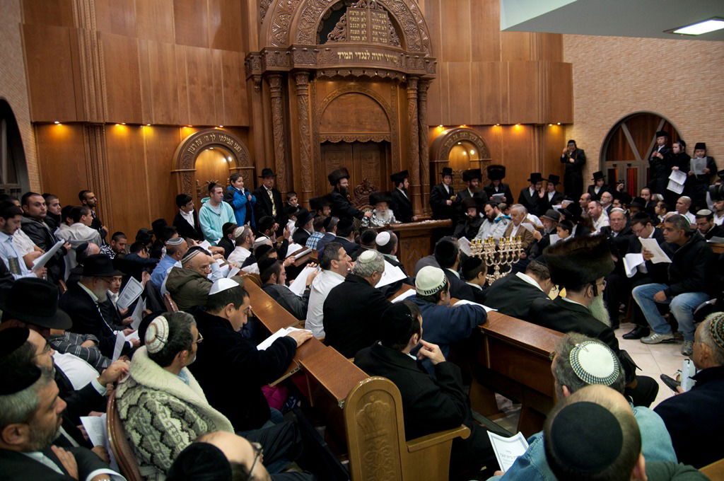 תיעוד: מעמד 'פרסומי ניסא' והדלקת נרות במישקולץ