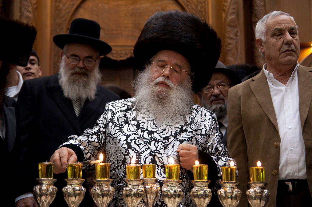 תיעוד: מעמד 'פרסומי ניסא' והדלקת נרות במישקולץ