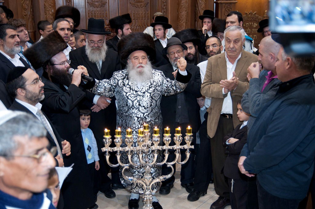 תיעוד: מעמד 'פרסומי ניסא' והדלקת נרות במישקולץ