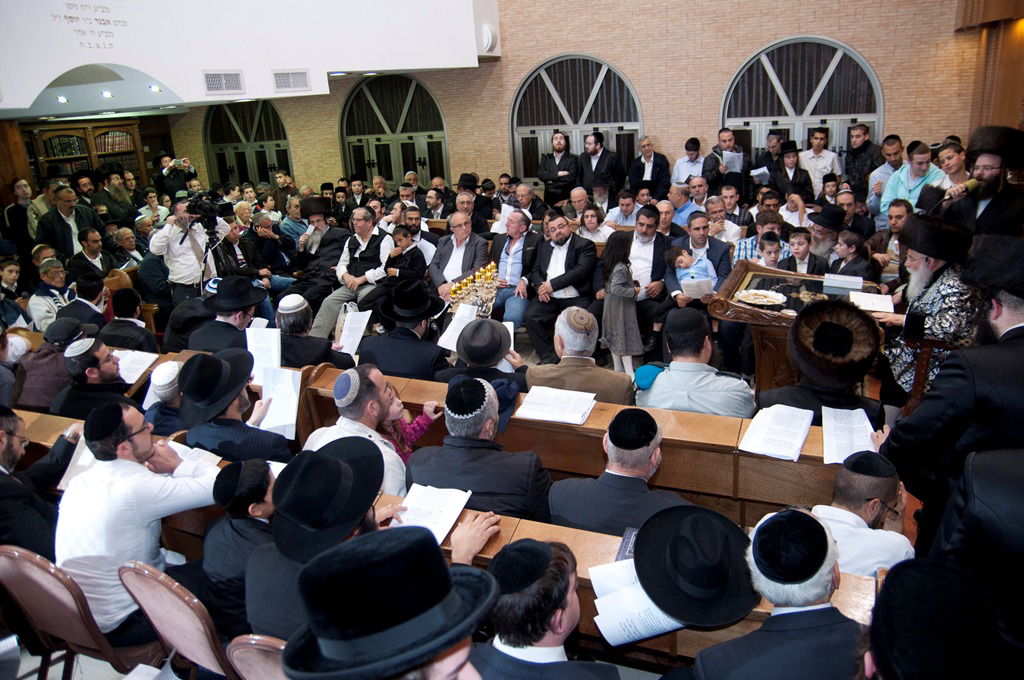 תיעוד: מעמד 'פרסומי ניסא' והדלקת נרות במישקולץ