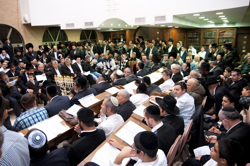 תיעוד: מעמד 'פרסומי ניסא' והדלקת נרות במישקולץ