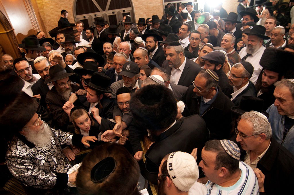 תיעוד: מעמד 'פרסומי ניסא' והדלקת נרות במישקולץ