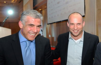 יכולים לחייך. בנט ולפיד