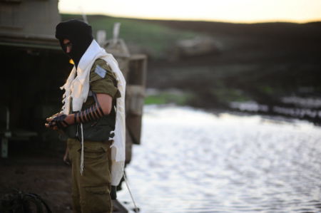 חייל מהגדוד במהלך התרגיל.