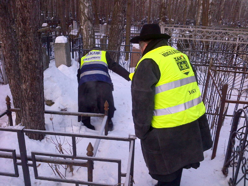 חסיד קרלין מנע את שריפת גופת אביו