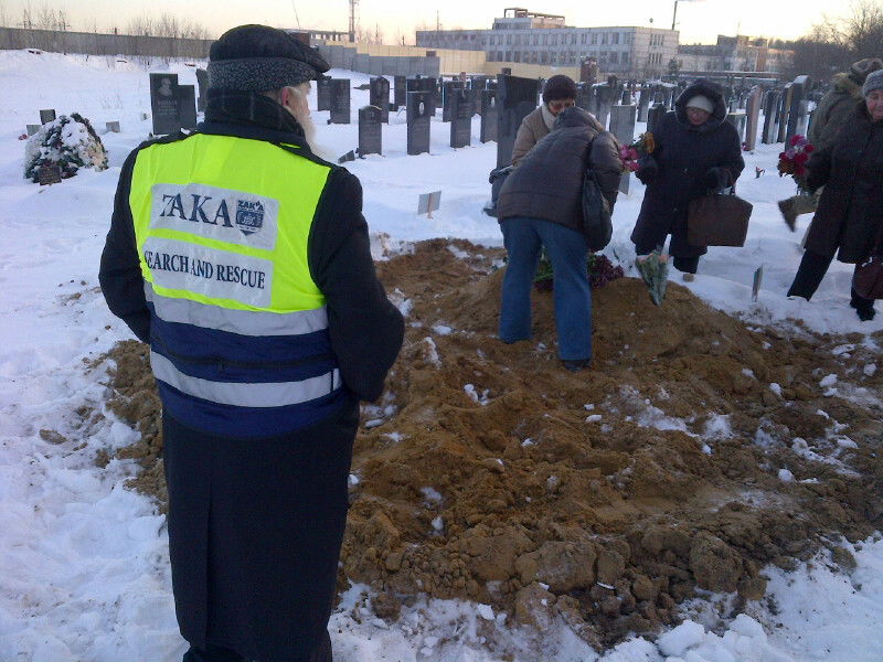 חסיד קרלין מנע את שריפת גופת אביו