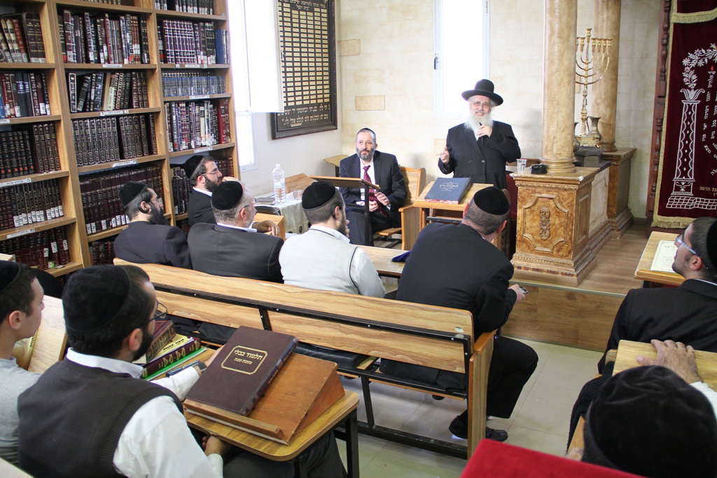 אריה דרעי בסיור בבירת הנגב: תלמידים וסוכריות בשוק