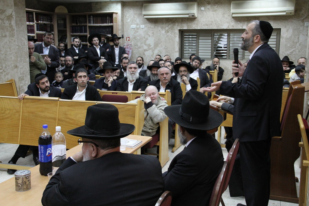 אריה דרעי בסיור בבירת הנגב: תלמידים וסוכריות בשוק