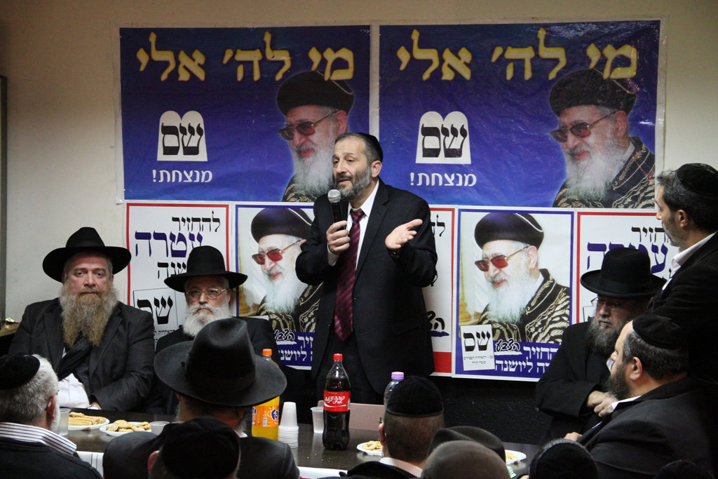 אריה דרעי בסיור בבירת הנגב: תלמידים וסוכריות בשוק