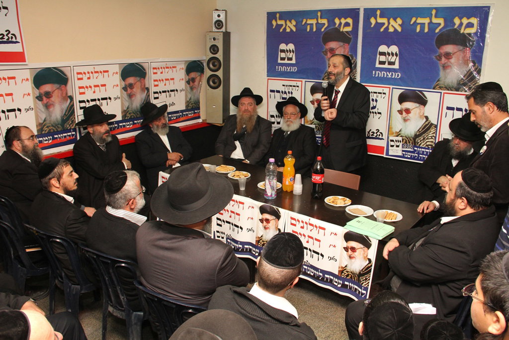 אריה דרעי בסיור בבירת הנגב: תלמידים וסוכריות בשוק