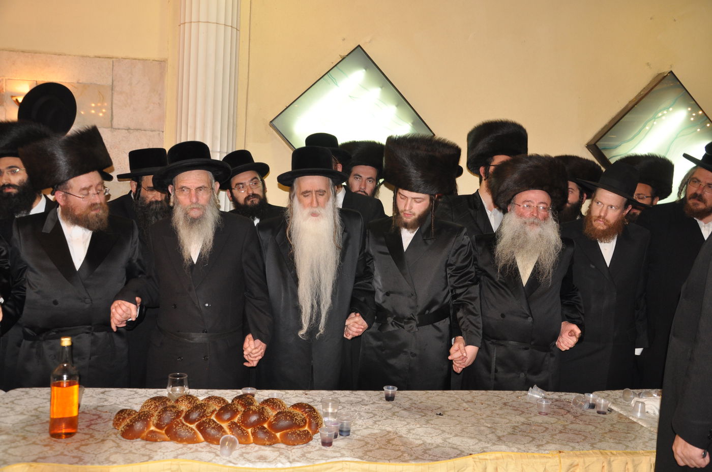 גלריה: חתונת בן הרב זושא הורביץ רב קהל חסידים באלעד