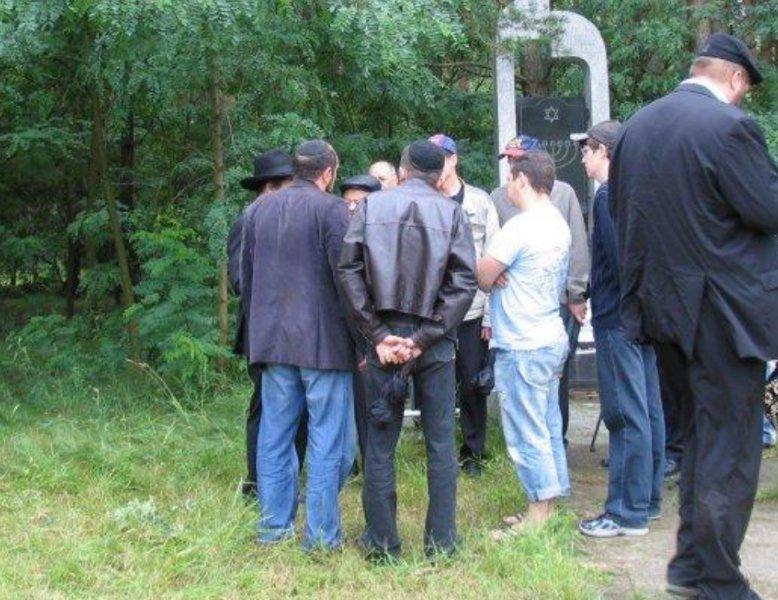 הסבא שנקבר מחדש השלים מעולם האמת את הבר מצוה לנכדו