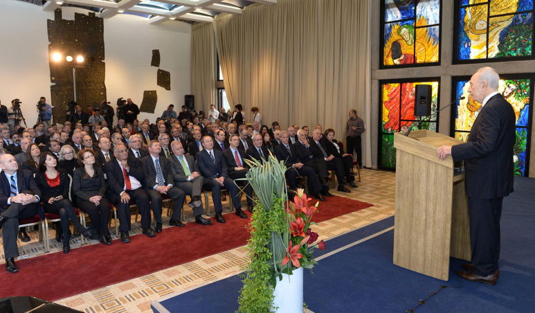 פרס בדבריו מול השגרירים