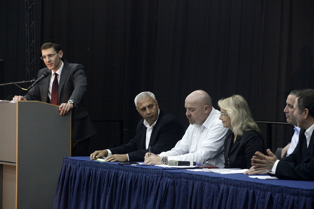 יש שיתוף פעולה. הפאנל והמנחה עו"ד אבי בלום