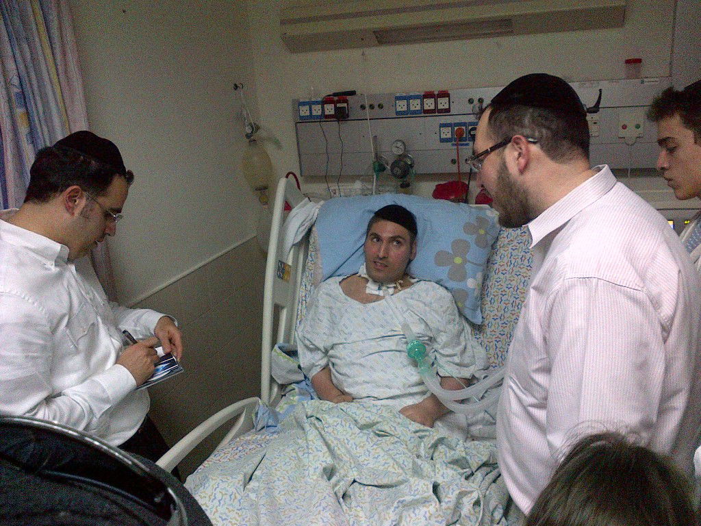 יממה לפני ההופעה: שוואקי שימח חולה משותק