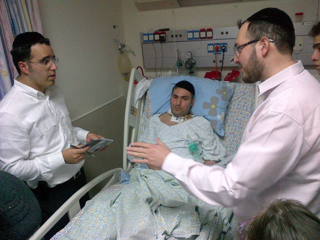 יממה לפני ההופעה: שוואקי שימח חולה משותק