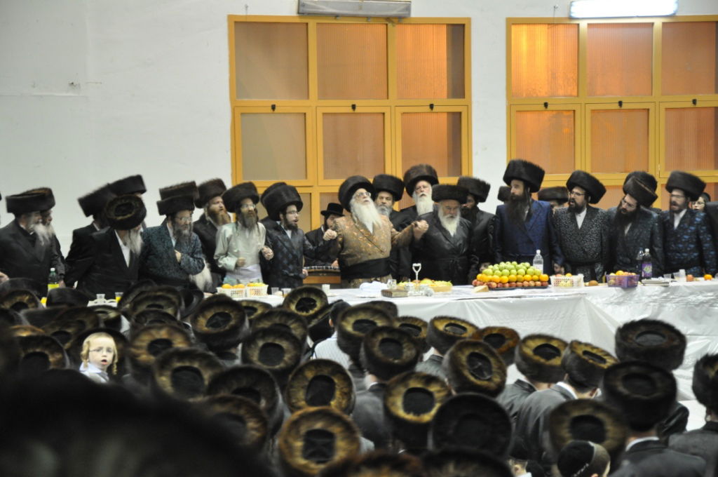 גלריה: שבת ה'אופרוף' בחסידות צאנז