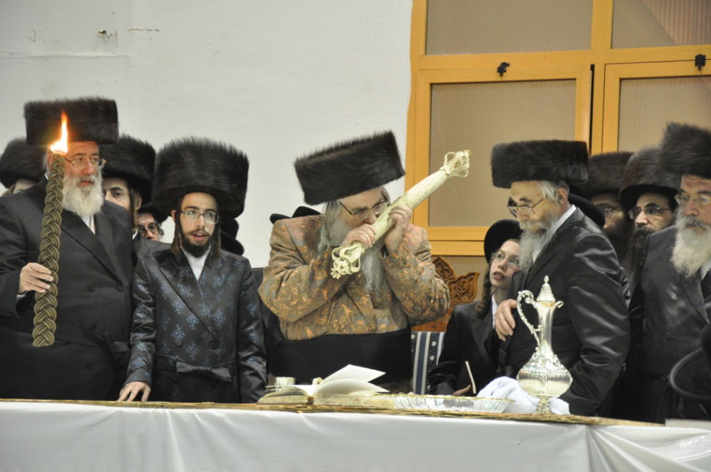 גלריה: שבת ה'אופרוף' בחסידות צאנז